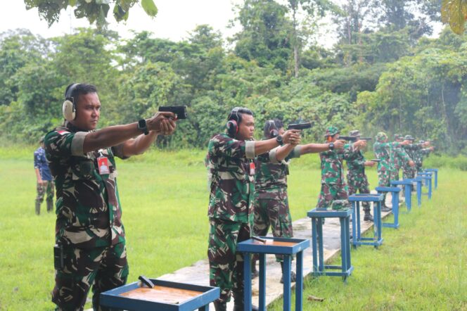 
					Prajurit Personel Lanud YKU Timika Tingkatkan Kemampuan dan Keterampilan melalui Latihan Menembak TW II Tahun 2024