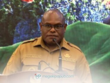 Gubernur Papua Tengah Meki Nawipa menyampaikan kritik terkait pemangkasan dana Otonomi Khusus Papua saat peluncuran Rencana Aksi Percepatan Pembangunan Papua (RAPPP) 2025–2029 di Jakarta, Selasa (16/12/2025).