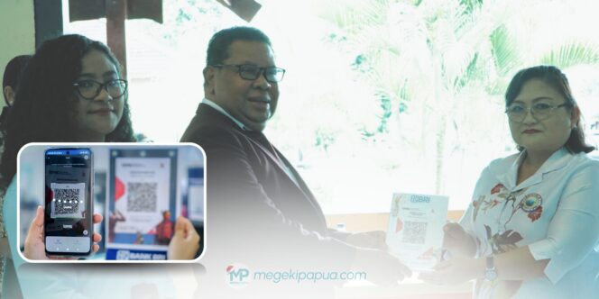 
					Foto: Penyerahan simbolis QRIS Charity kepada Pdt. Andrikus Mofu, M.Th dalam Raker IV Klasis GKI Mimika sebagai bagian digitalisasi persembahan gereja.